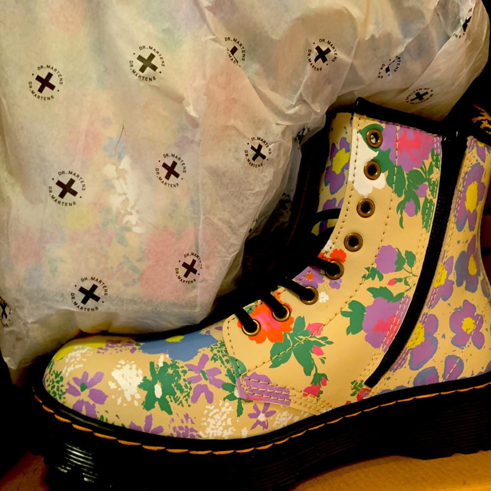 Girls dr marten boots